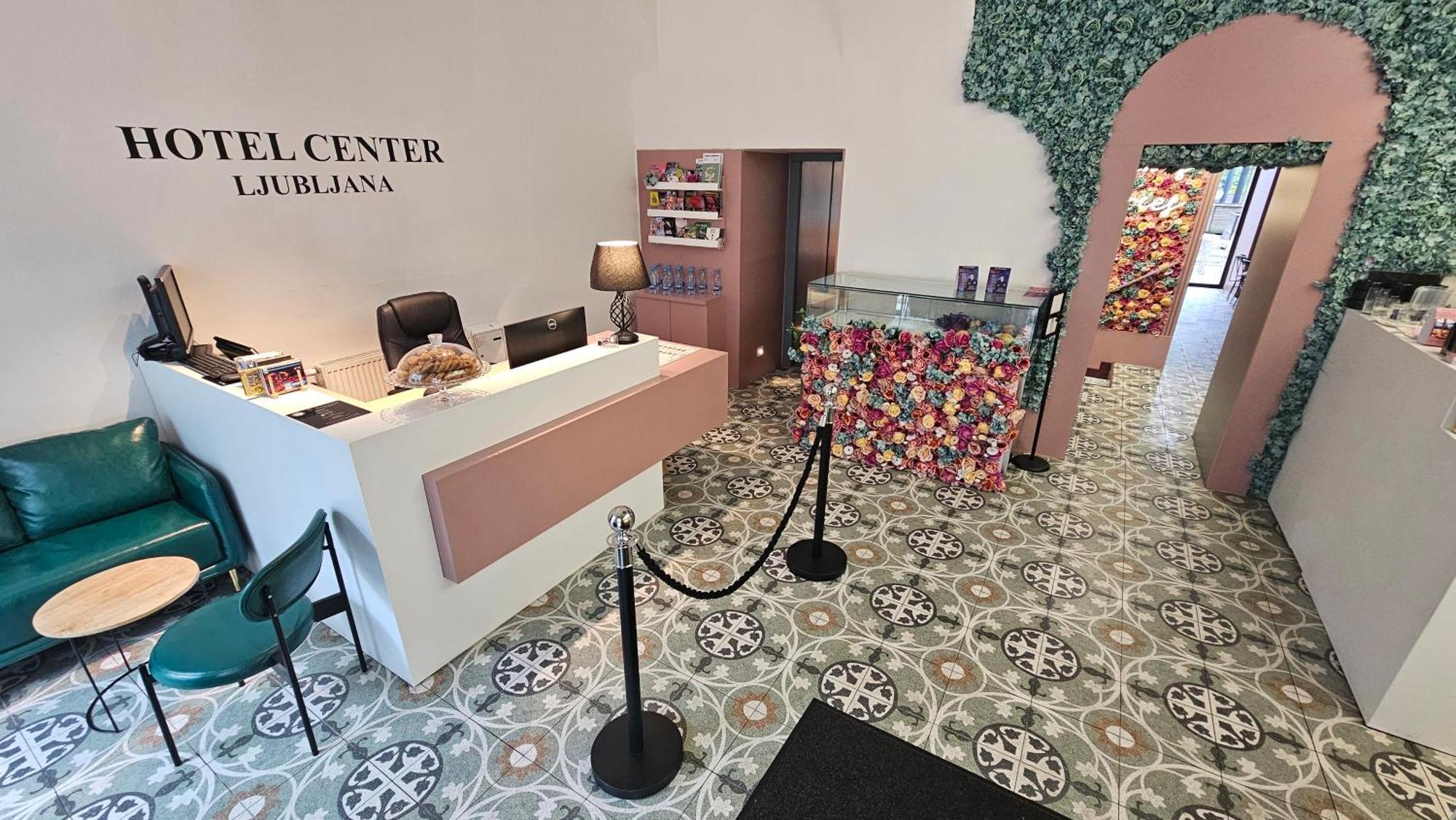 Center 3*
